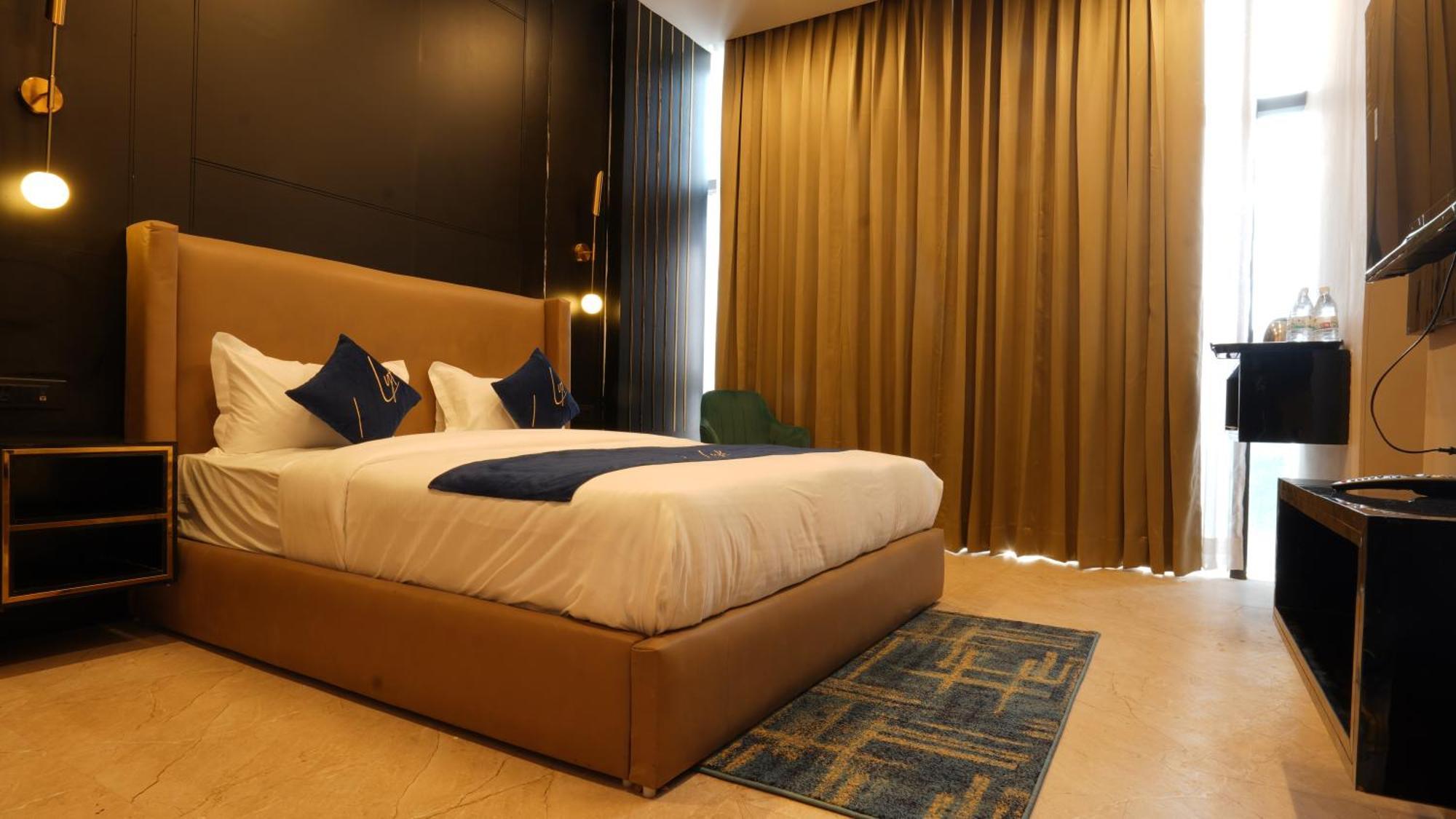 Aquila Grand Suites - Noida Sector 136 Exterior photo